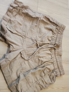 Zenana Outfitters Light Beige Elastic Waist Shorts